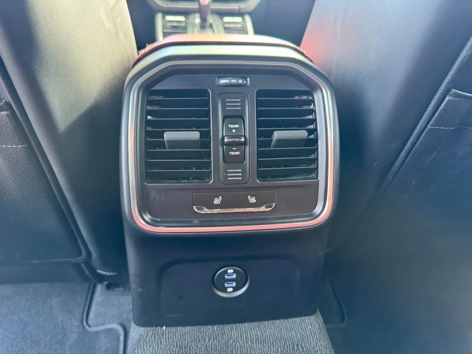 2024 Porsche Macan - Image 7 of 11