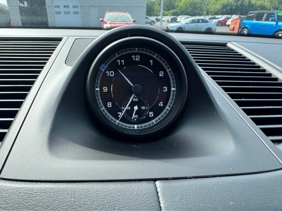 2024 Porsche Macan - Image 9 of 11