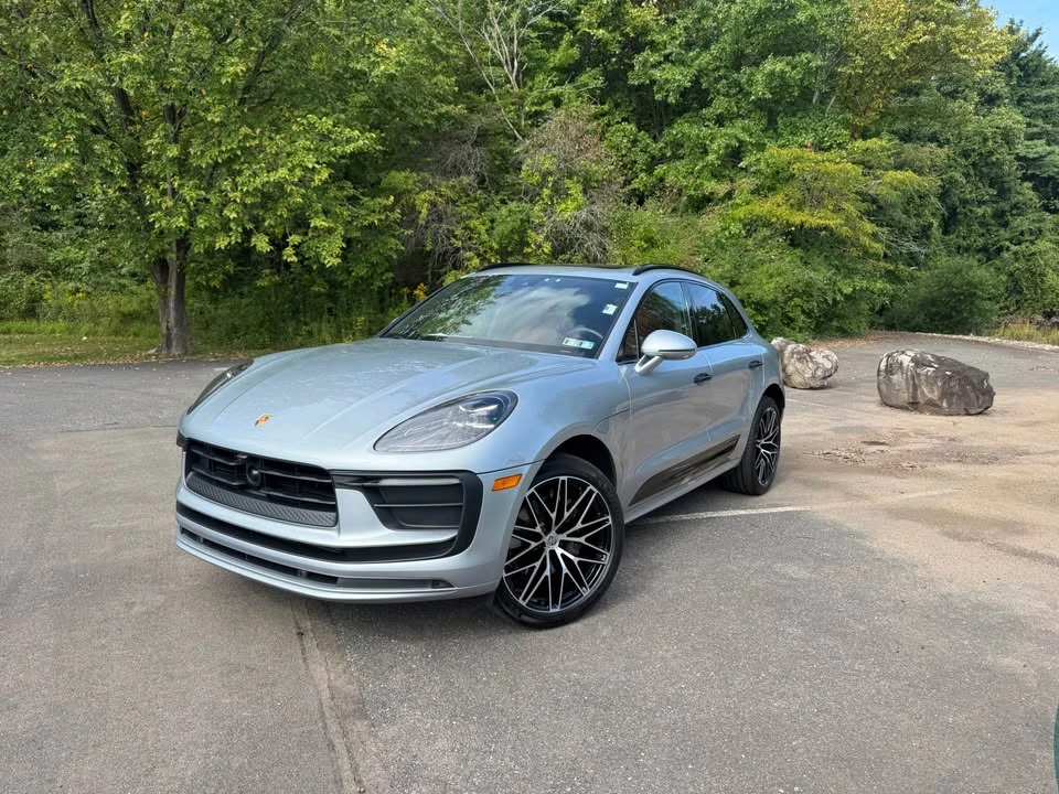 2024 Porsche Macan - Image 2 of 11
