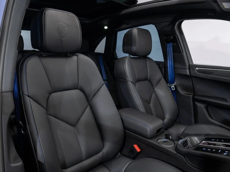 2024 Porsche Macan T - Image 17 of 20