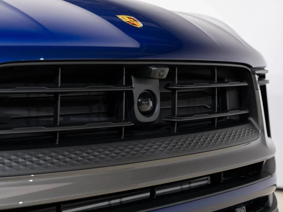 2024 Porsche Macan T - Image 11 of 20