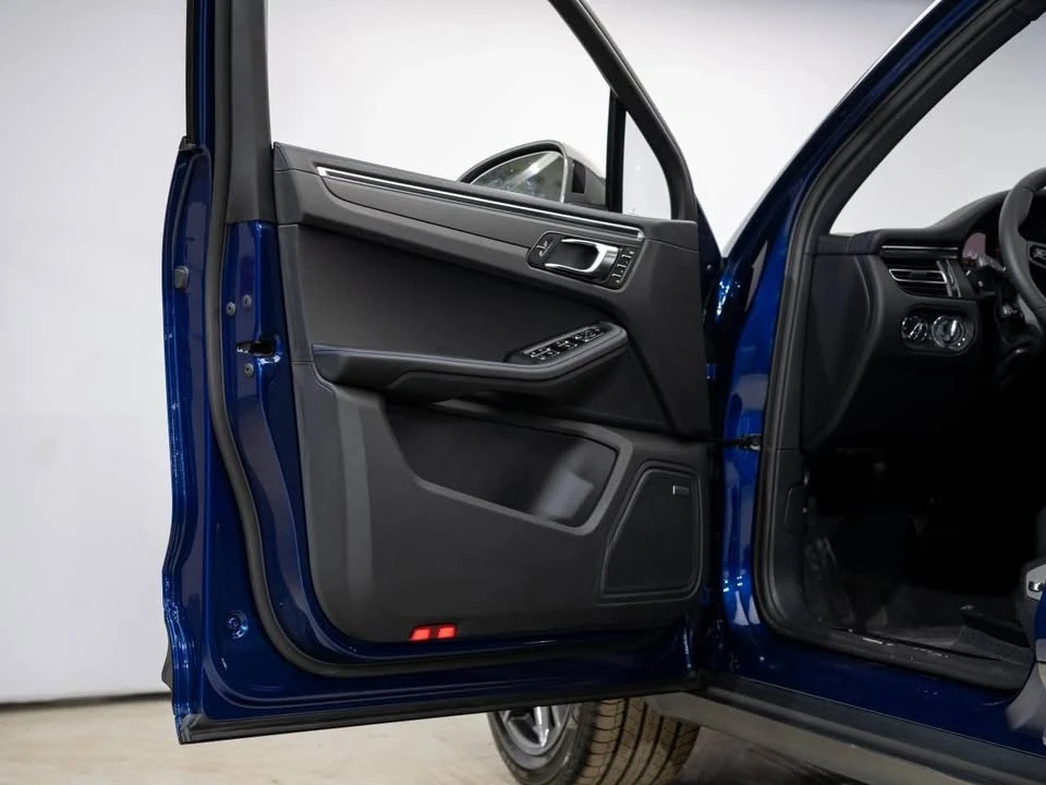 2024 Porsche Macan T - Image 18 of 20