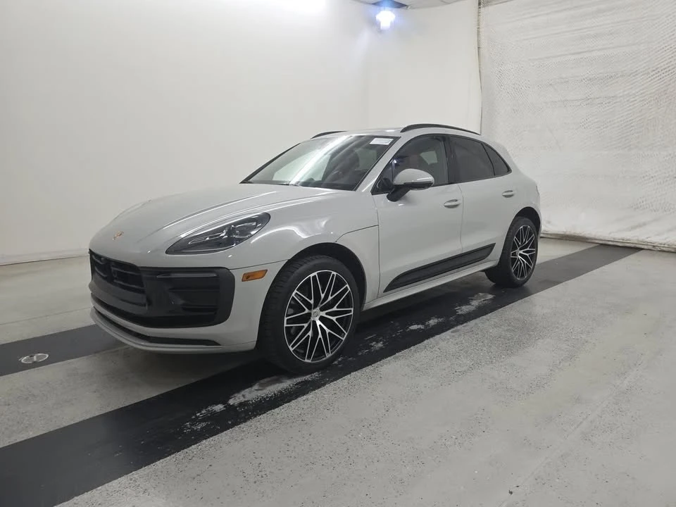 2024 Porsche Macan T - Image 5 of 6