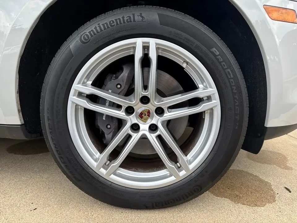 2024 Porsche Macan T - Image 9 of 20
