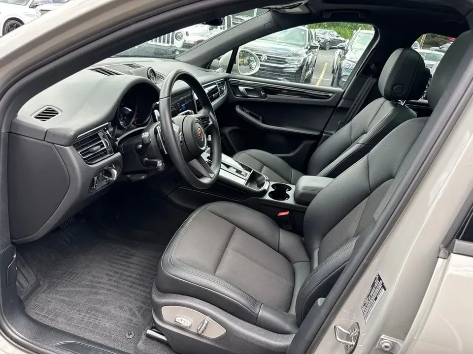 2024 Porsche Macan T - Image 10 of 20