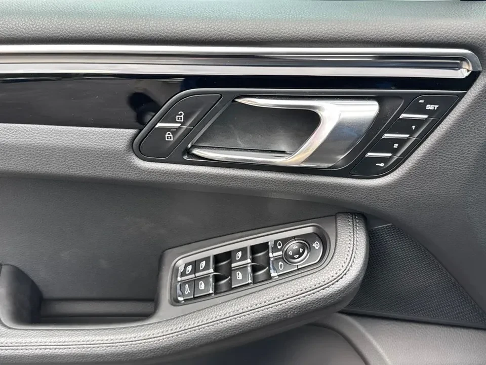 2024 Porsche Macan T - Image 11 of 20