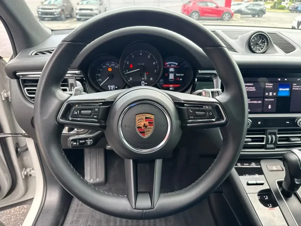 2024 Porsche Macan T - Image 14 of 20