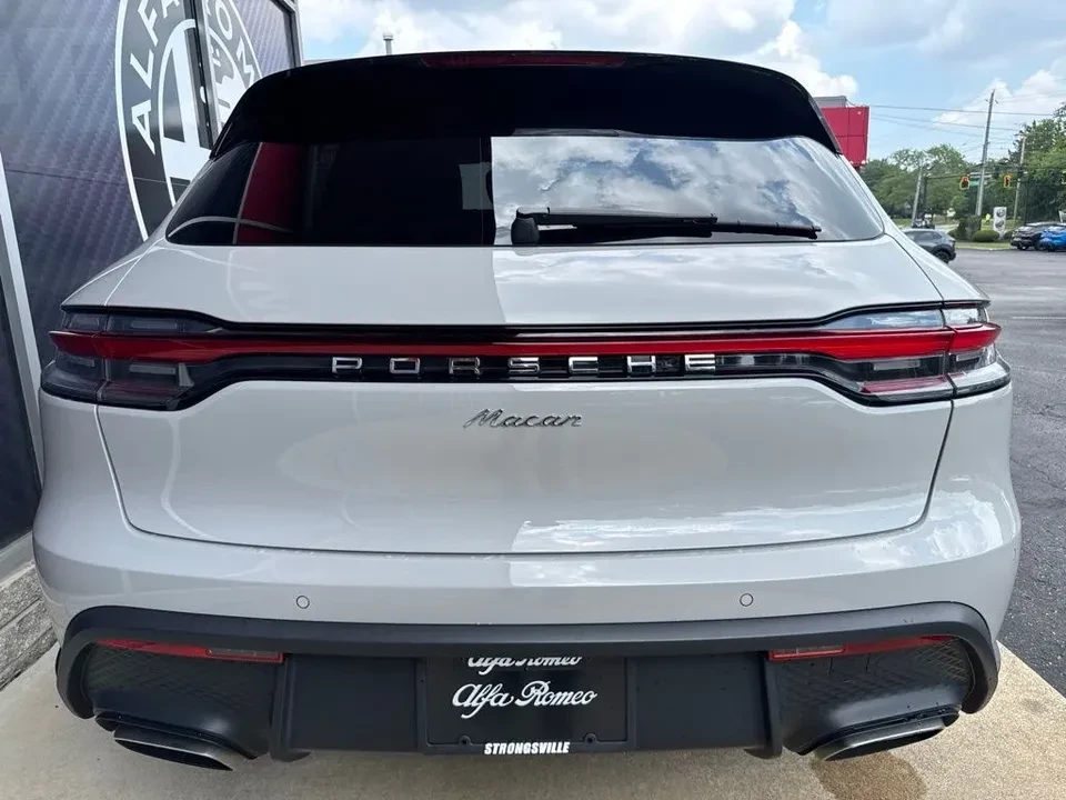 2024 Porsche Macan T - Image 7 of 20