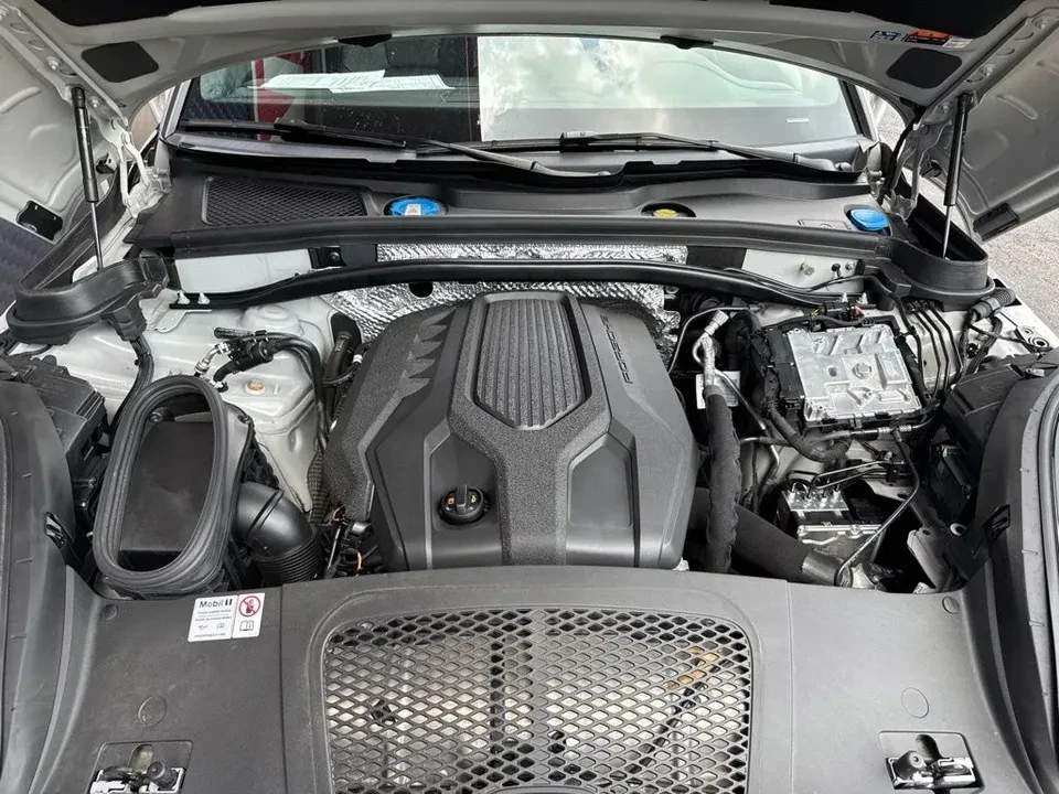 2024 Porsche Macan T - Image 8 of 20