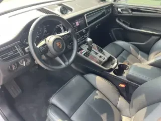 2024 Porsche Macan T - Image 4 of 4