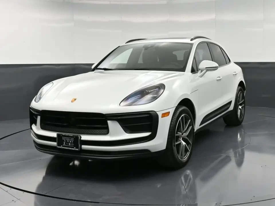 2024 Porsche Macan T - Image 8 of 9