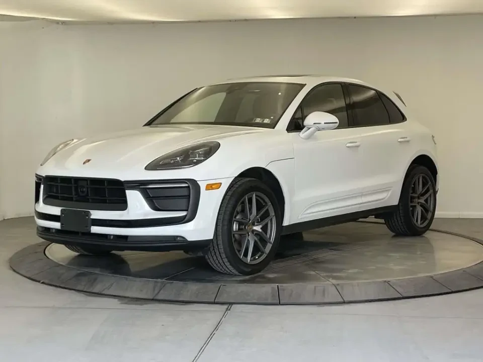 2024 Porsche Macan T - Image 7 of 9