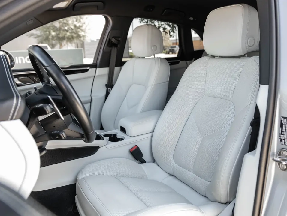 2024 Porsche Macan T - Image 5 of 8