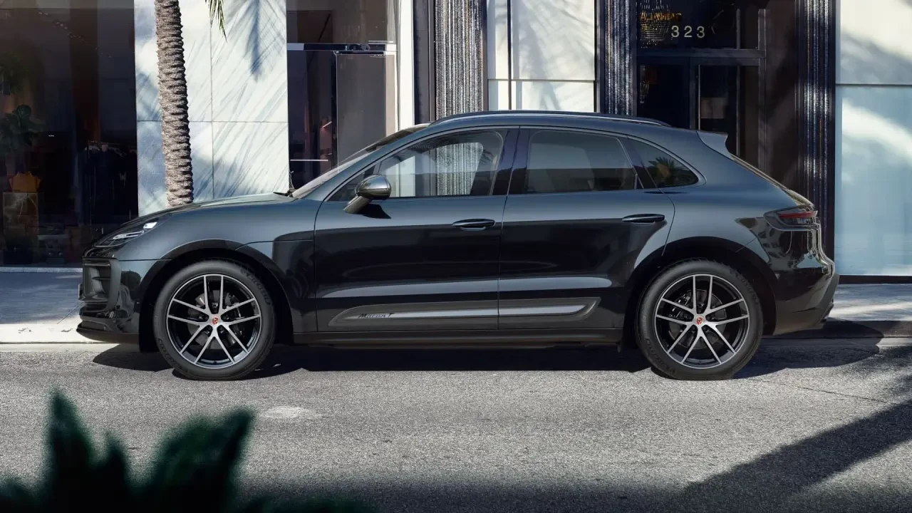 2024 Porsche Macan T - Image 3 of 7