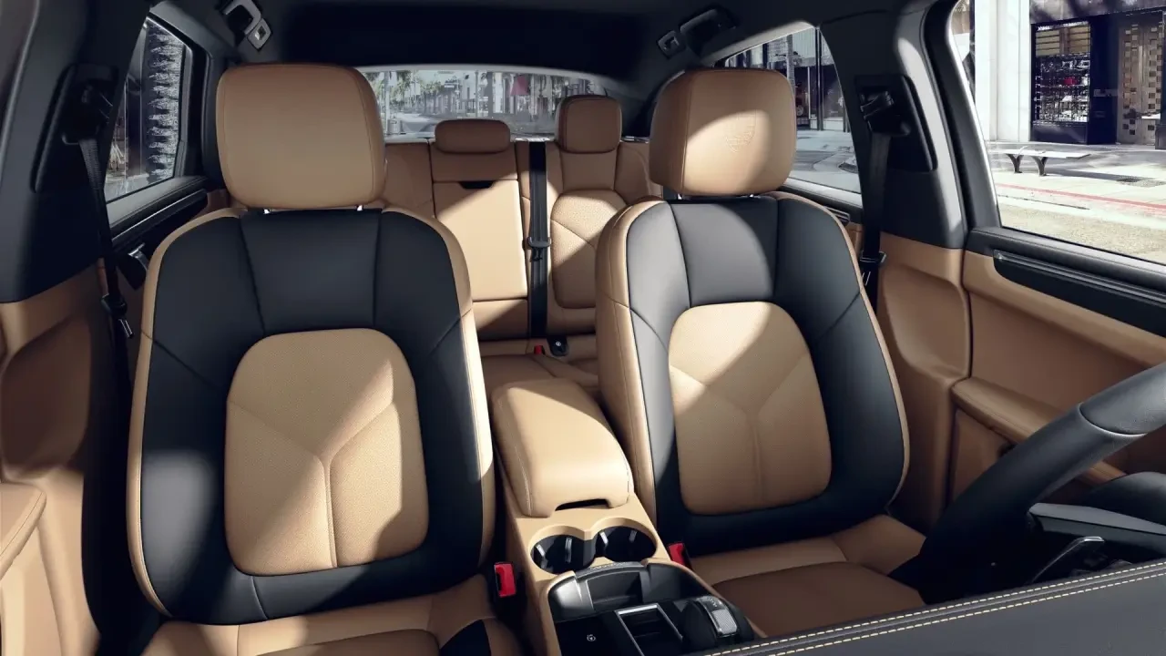2024 Porsche Macan T - Image 6 of 7