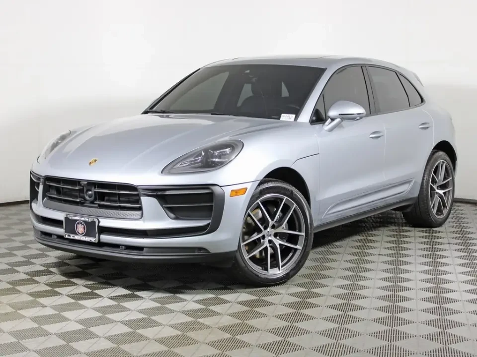 2024 Porsche Macan T - Image 10 of 11