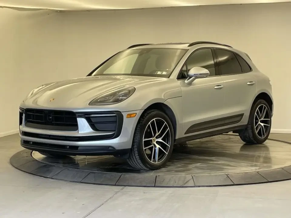 2024 Porsche Macan T - Image 8 of 11