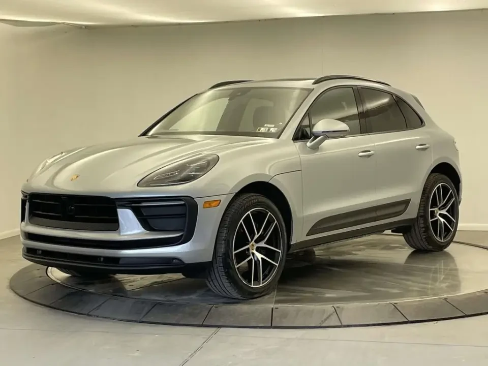 2024 Porsche Macan T - Image 9 of 11