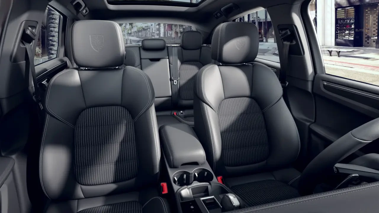 2024 Porsche Macan T - Image 5 of 6