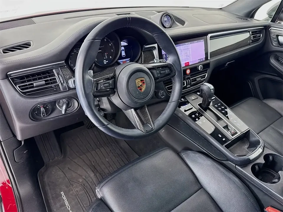 2024 Porsche Macan T - Image 4 of 8