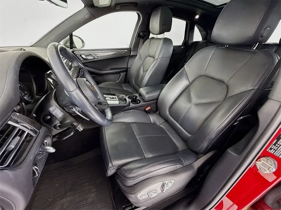 2024 Porsche Macan T - Image 5 of 8