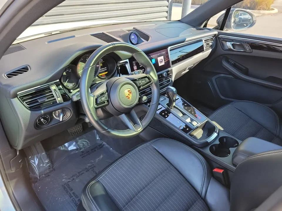 2024 Porsche Macan T - Image 5 of 8