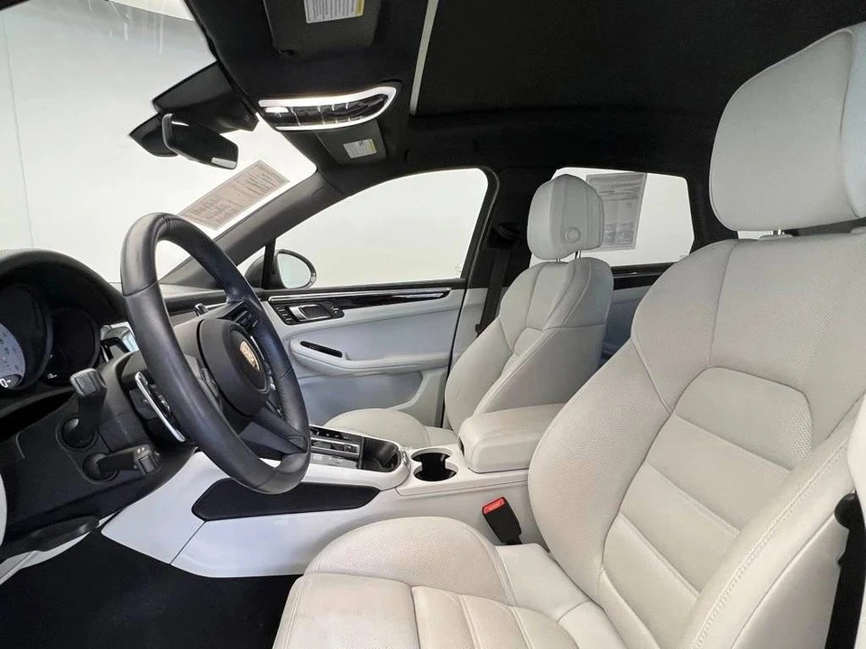 2024 Porsche Macan T - Image 5 of 5
