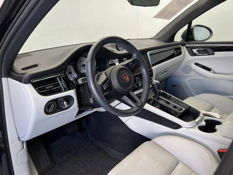 2024 Porsche Macan T - Image 4 of 5