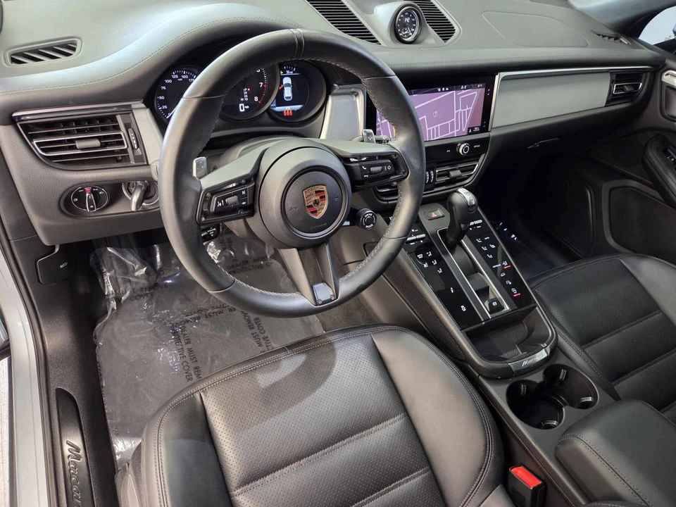 2024 Porsche Macan T - Image 4 of 5