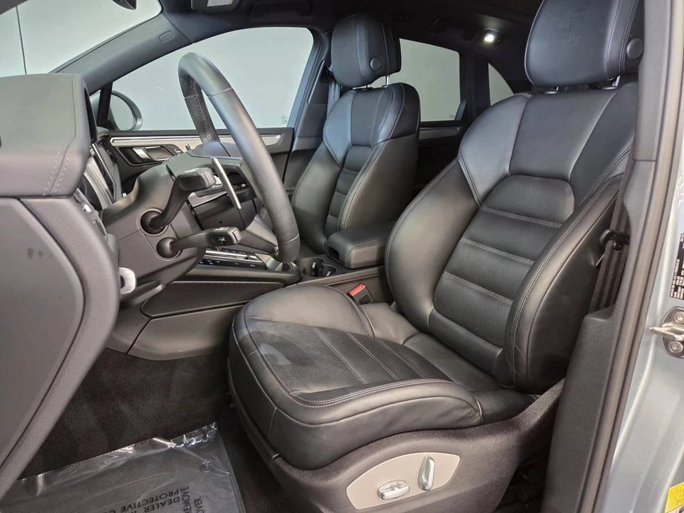 2024 Porsche Macan T - Image 5 of 5