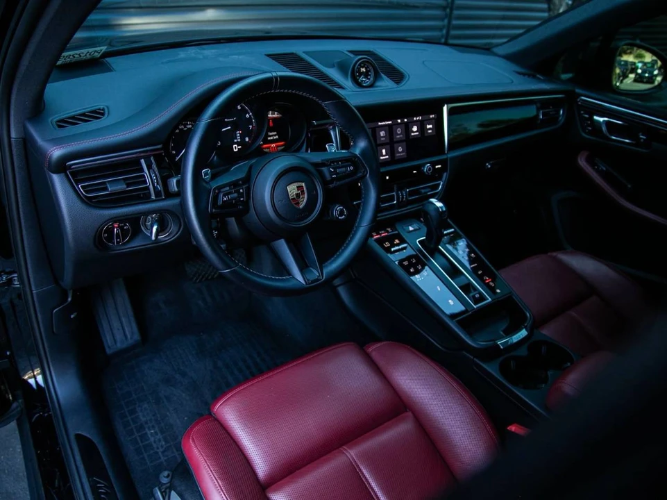 2024 Porsche Macan T - Image 4 of 5