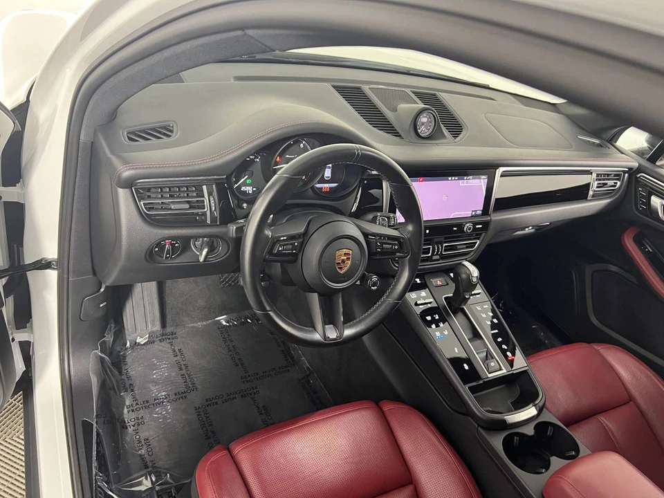 2024 Porsche Macan T - Image 4 of 5
