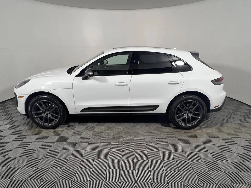 2024 Porsche Macan T - Image 2 of 5