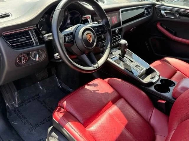 2024 Porsche Macan T - Image 4 of 5