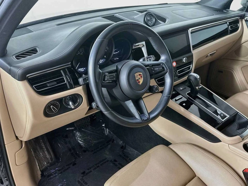 2024 Porsche Macan T - Image 4 of 5