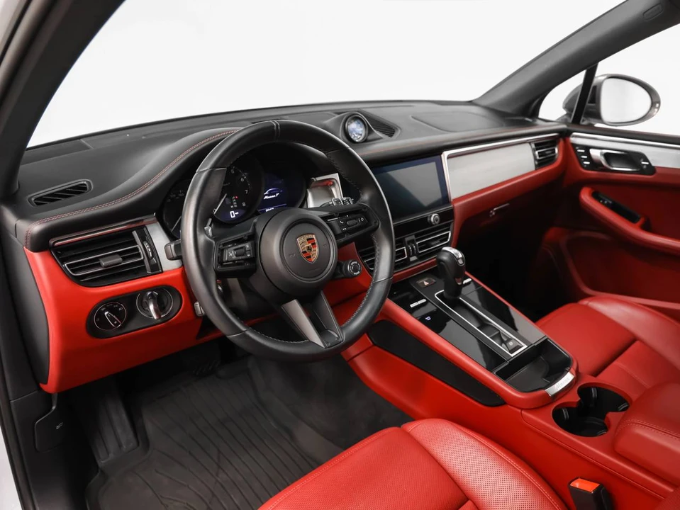 2024 Porsche Macan T - Image 4 of 5