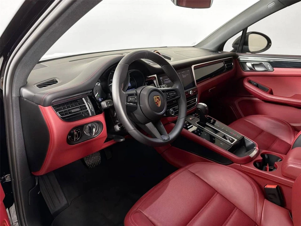 2024 Porsche Macan T - Image 4 of 5