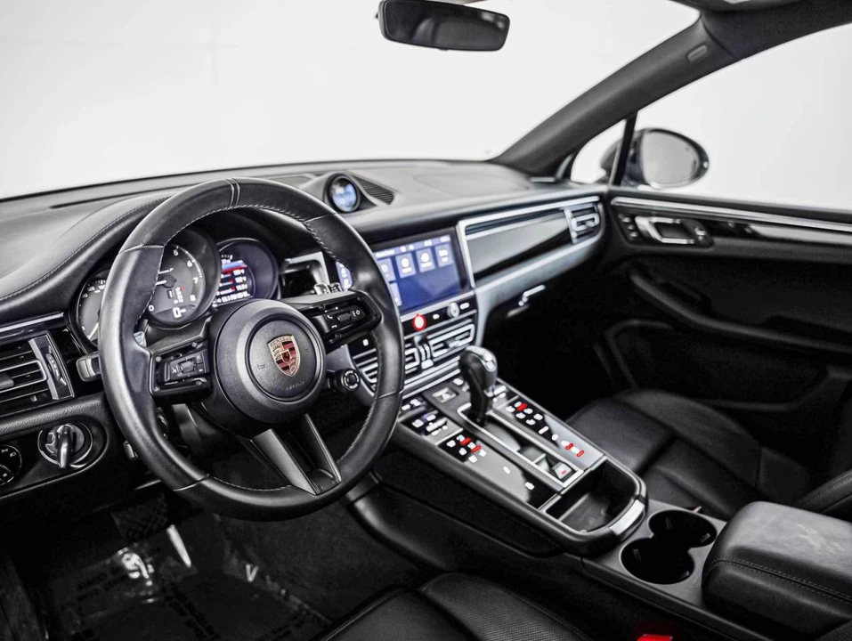 2024 Porsche Macan T - Image 4 of 5