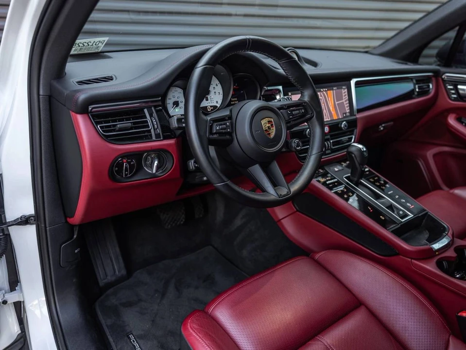 2024 Porsche Macan T - Image 4 of 5