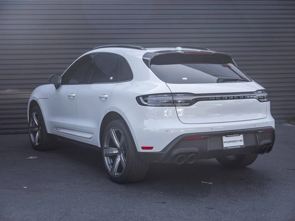 2024 Porsche Macan T - Image 3 of 5