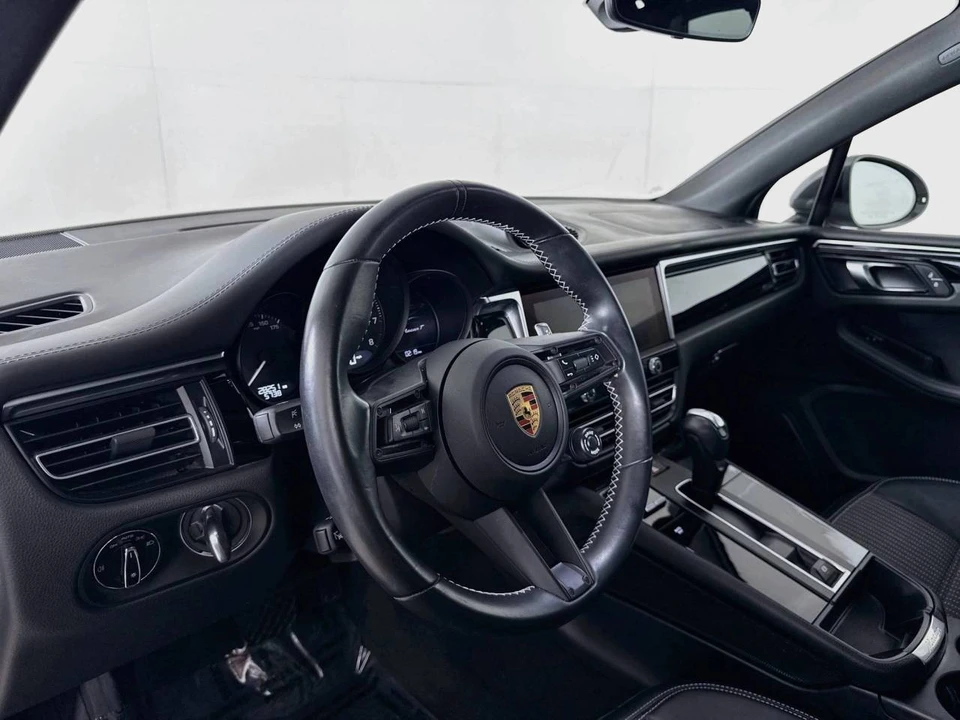 2024 Porsche Macan T - Image 4 of 5