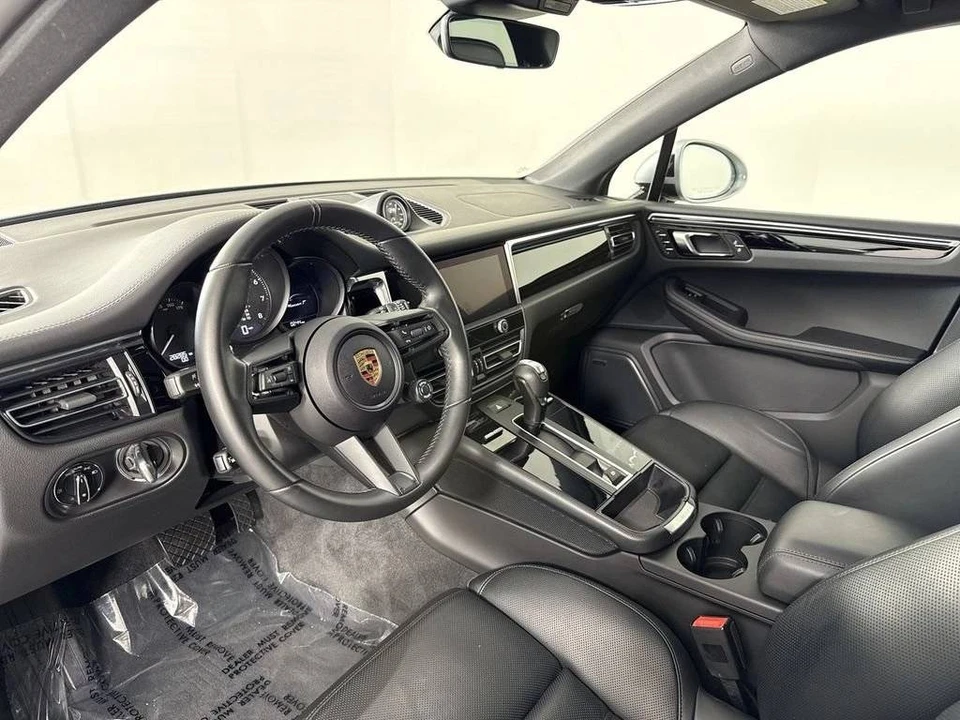 2024 Porsche Macan T - Image 4 of 5