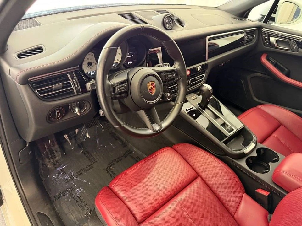 2024 Porsche Macan T - Image 4 of 5