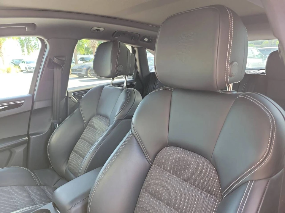 2024 Porsche Macan T - Image 5 of 5