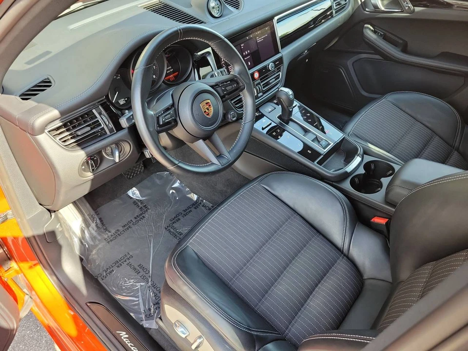 2024 Porsche Macan T - Image 4 of 5