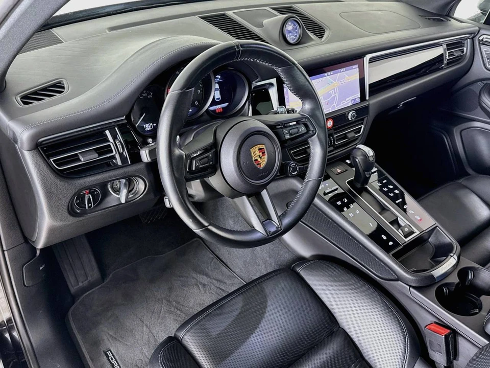 2024 Porsche Macan T - Image 4 of 5