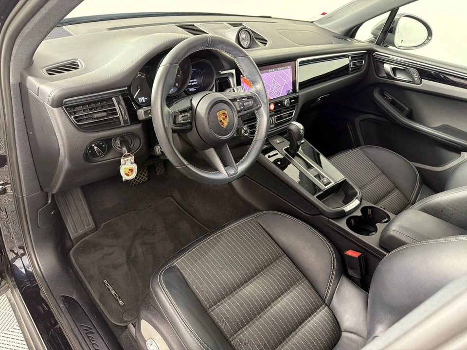 2024 Porsche Macan T - Image 4 of 5