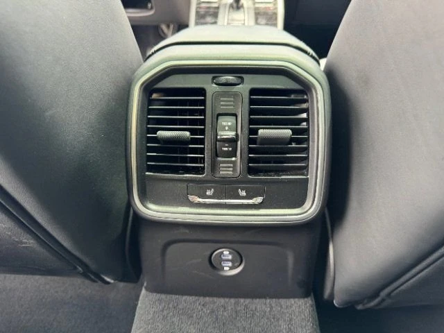 2024 Porsche Macan T - Image 15 of 20