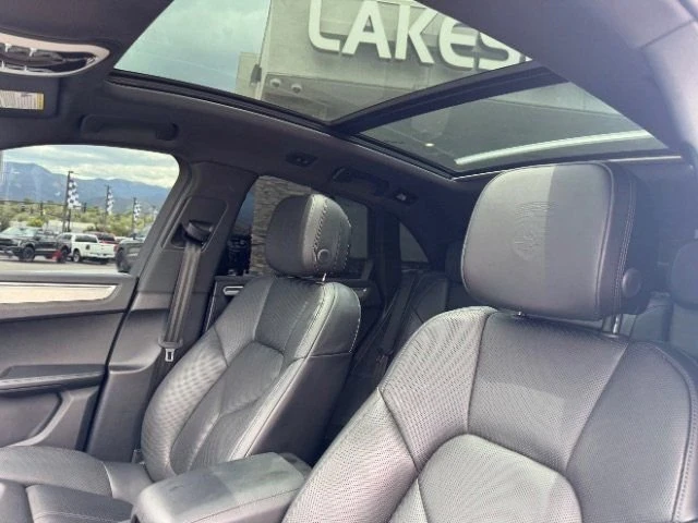 2024 Porsche Macan T - Image 19 of 20