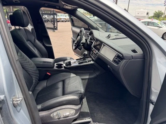 2024 Porsche Macan T - Image 18 of 20